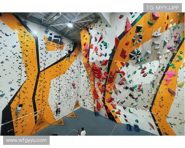 深圳攀岩队的包夹战术解析与攀岩热点的深度探讨