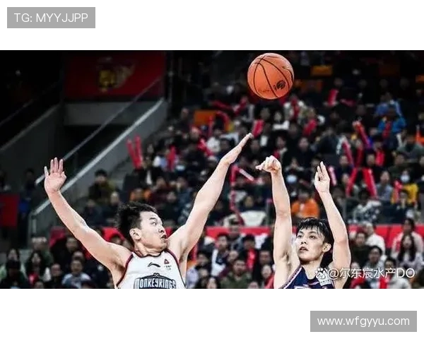 山西男篮与江苏男篮激战正酣谁能在这场对决中笑到最后
