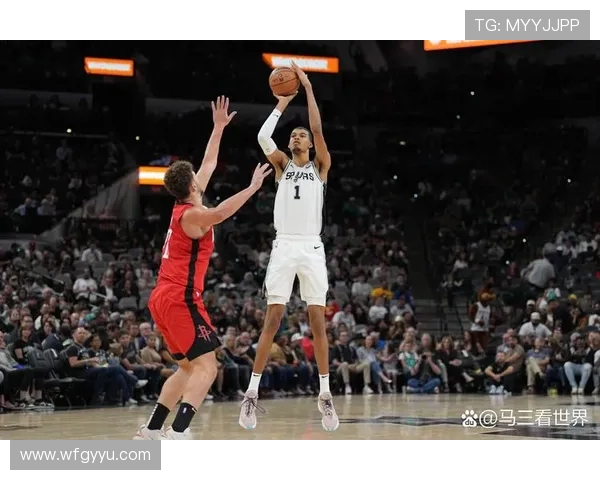 火箭队与马刺队激战三月十三日精彩对决回顾与分析