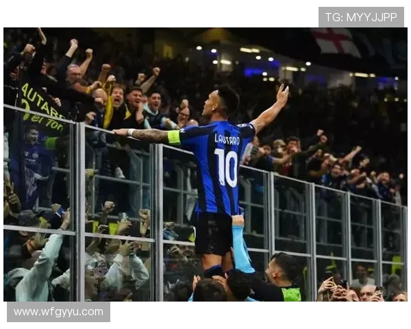 马丁内斯的传奇旅程与足球生涯的辉煌成就回顾