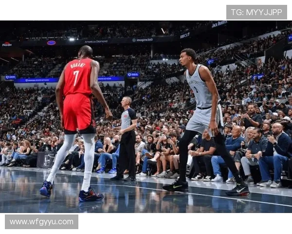 马刺与火箭第二场激战回顾双方球员表现与战术分析 马刺与火箭第二场激战回顾双方球员表现与战术分析